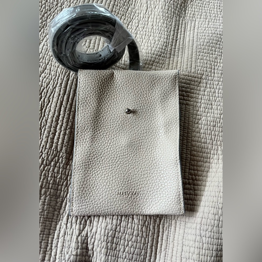 Small crossbody - Picture 3 of 8